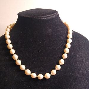 Vintage Vendome Floral Clasp Cream Pearl Knotted Necklace Cottagecore